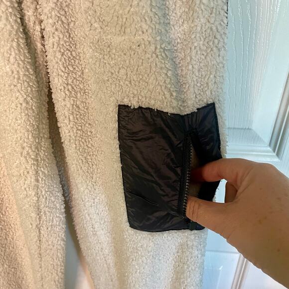 Fabletics Alaska Fleece Jogger Tusk/Black Womens Winter Athletic Pants Size XXS - Picture 4 of 8